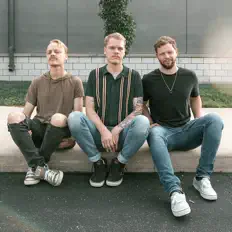 Ascolta Heir By Blood, guarda video musicali, leggi la biografia, vedi le date del tour & altro!