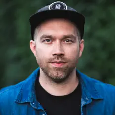 Poslechněte si interpreta Cory Breth, sledujte hudební videa, přečtěte si životopis, podívejte se na data turné a další informace.