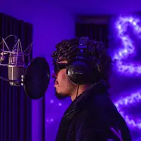 Ascolta undefined, guarda video musicali, leggi la biografia, vedi le date del tour & altro!