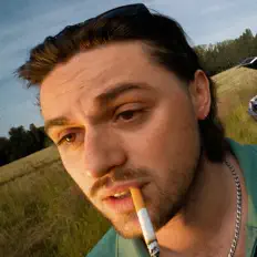 聆聽 Asaya、觀看音樂影片、閱讀小傳、查看巡演日期等！