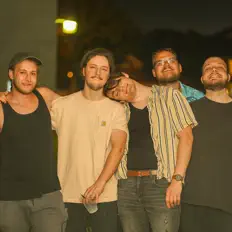 Ascolta Paper Valley, guarda video musicali, leggi la biografia, vedi le date del tour & altro!