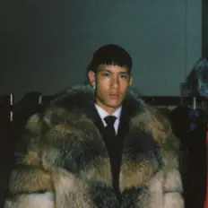 Spence Lee सुनें, म्यूज़िक वीडियो देखें, बायो पढ़ें, दौरे की तारीखें और बहुत कुछ देखें!