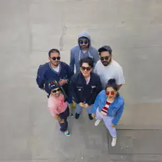 Poslechněte si interpreta Voctronica, sledujte hudební videa, přečtěte si životopis, podívejte se na data turné a další informace.