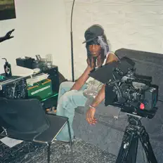 Dengarkan Forever, tonton video musik, baca bio, lihat tanggal tur & lainnya!