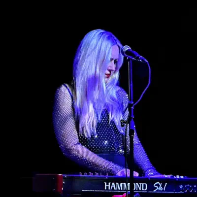 Listen to Vanna Pacella, watch music videos, read bio, see tour dates & more!
