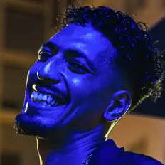 Dengarkan TwoS, tonton video musik, baca bio, lihat tanggal tur & lainnya!
