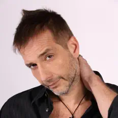 聆聽 Ramanefer、觀看音樂影片、閱讀小傳、查看巡演日期等！