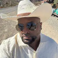 Dengarkan undefined, tonton video musik, baca bio, lihat tanggal tur & lainnya!