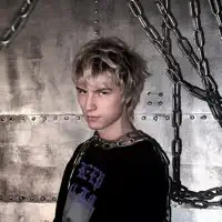 Poslechněte si interpreta undefined, sledujte hudební videa, přečtěte si životopis, podívejte se na data turné a další informace.