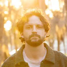 Ascolta Zack Feinberg, guarda video musicali, leggi la biografia, vedi le date del tour & altro!