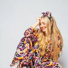 收听 Talia Dean、观看音乐视频、阅读小传、查看巡演日期等 ！