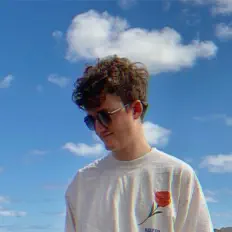 Ivan Martin सुनें, म्यूज़िक वीडियो देखें, बायो पढ़ें, दौरे की तारीखें और बहुत कुछ देखें!