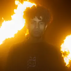 Lil Bebo을(를) 듣고, 뮤직 비디오를 보고, 약력을 읽고, 투어 일정 등을 확인하세요!