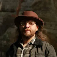 Ascolta undefined, guarda video musicali, leggi la biografia, vedi le date del tour & altro!