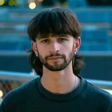 Escucha a OBSES, mira videos musicales, lee su biografía, consulta las fechas de las gira y más.