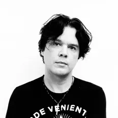 Hör dir Chris Braide an, schau dir Musikvideos an, lies die Biografie, finde Tourdaten und mehr!