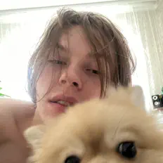 Painを聴いたり、ミュージックビデオを鑑賞したり、経歴やツアー日程などを確認したりしましょう！