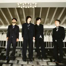 聆聽 DOGADOGA、觀看音樂影片、閱讀小傳、查看巡演日期等！
