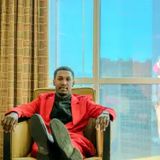 收听 Ray Rabbit、观看音乐视频、阅读小传、查看巡演日期等 ！