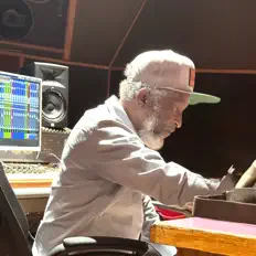 Dengarkan Clive Hunt, tonton video musik, baca bio, lihat tanggal tur & lainnya!