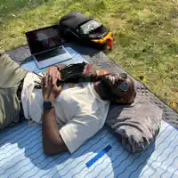 Escucha a undefined, mira vídeos musicales, lee la biografía, consulta fechas de giras y mucho más.