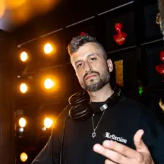 Poslechněte si interpreta Shlomi Shanti, sledujte hudební videa, přečtěte si životopis, podívejte se na data turné a další informace.