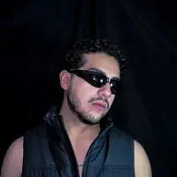 Ascolta undefined, guarda video musicali, leggi la biografia, vedi le date del tour & altro!