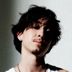 2KFreddie dinle, müzik videolarını izle, biyografisini oku, tur tarihlerini ve daha fazlasını gör!