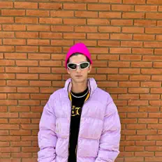 Vorxz सुनें, म्यूज़िक वीडियो देखें, बायो पढ़ें, दौरे की तारीखें और बहुत कुछ देखें!