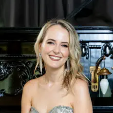 Dengarkan Rebecca Winckworth, tonton video musik, baca bio, lihat tanggal tur & lainnya!
