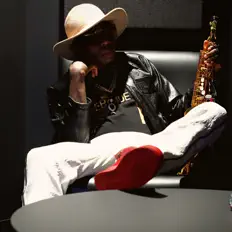 Chief Naija सुनें, म्यूज़िक वीडियो देखें, बायो पढ़ें, दौरे की तारीखें और बहुत कुछ देखें!