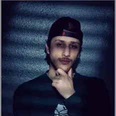 Dengarkan Cmadd, tonton video musik, baca bio, lihat tanggal tur & lainnya!