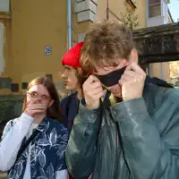 收听 undefined、观看音乐视频、阅读小传、查看巡演日期等 ！