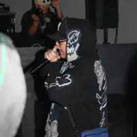 Ascolta undefined, guarda video musicali, leggi la biografia, vedi le date del tour & altro!