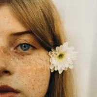 undefinedを聴いたり、ミュージックビデオを鑑賞したり、経歴やツアー日程などを確認したりしましょう！