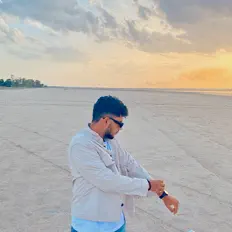 Akroniim dinle, müzik videolarını izle, biyografisini oku, tur tarihlerini ve daha fazlasını gör!