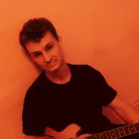 Poslechněte si interpreta undefined, sledujte hudební videa, přečtěte si životopis, podívejte se na data turné a další informace.