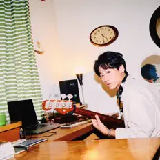 Escucha a henÿ, mira videos musicales, lee su biografía, consulta las fechas de las gira y más.
