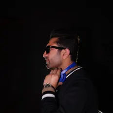 Poslechněte si interpreta Asad Sheikh, sledujte hudební videa, přečtěte si životopis, podívejte se na data turné a další informace.
