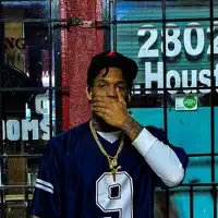 undefinedを聴いたり、ミュージックビデオを鑑賞したり、経歴やツアー日程などを確認したりしましょう！