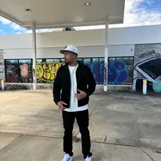 Ty Dye dinle, müzik videolarını izle, biyografisini oku, tur tarihlerini ve daha fazlasını gör!