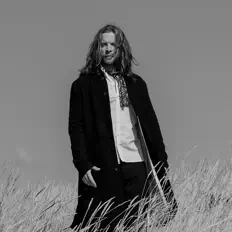 Ouça SAKIAS, assista a videoclipes, leia a biografia, veja as datas das turnês e mais!