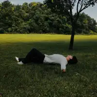 Ouça undefined, assista a videoclipes, leia a biografia, veja as datas das turnês e mais!