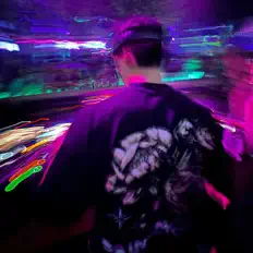 Poslechněte si interpreta Jay Kelii, sledujte hudební videa, přečtěte si životopis, podívejte se na data turné a další informace.