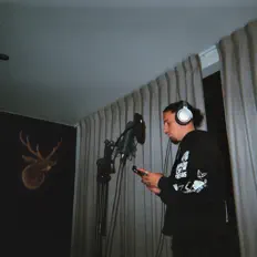 Escucha a Quinna, mira videos musicales, lee su biografía, consulta las fechas de las gira y más.
