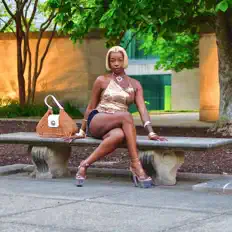 Dengarkan L.E.A.N, tonton video musik, baca bio, lihat tanggal tur & lainnya!