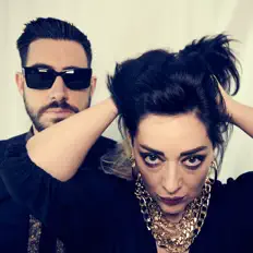 Serpentiを聴いたり、ミュージックビデオを鑑賞したり、経歴やツアー日程などを確認したりしましょう！