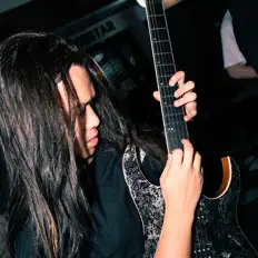 Dumonicを聴いたり、ミュージックビデオを鑑賞したり、経歴やツアー日程などを確認したりしましょう！