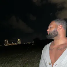 收听 Lavish Ambitionz、观看音乐视频、阅读小传、查看巡演日期等 ！