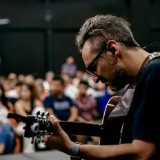 收听 David Berguño、观看音乐视频、阅读小传、查看巡演日期等 ！
